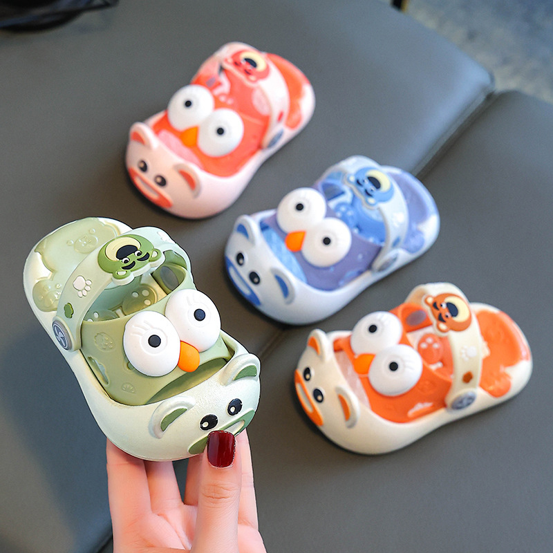 2024 New Popular Children's Slippers with Big Eyes Baby Sandals Cartoon Children's Summer Outer Wear Sandals Small