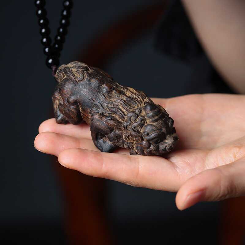 沉香木雕刻独角霸王貔貅手把件实木男把玩古神兽招财饰品汽车挂件
