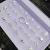White ring, style