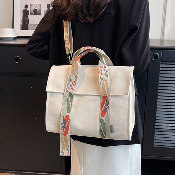 Comercio exterior bolsa de lona para las mujeres 2023 nueva moda japonesa y coreana bolsa de mano portátil nicho de alta calidad bolsa de mensajero del hombro