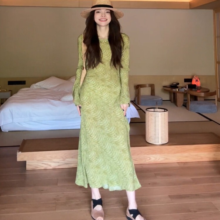 French Retro Printed Long-Sleeved Dress for Women 2026 New Summer High-End Slim-Fitting Long Skirt