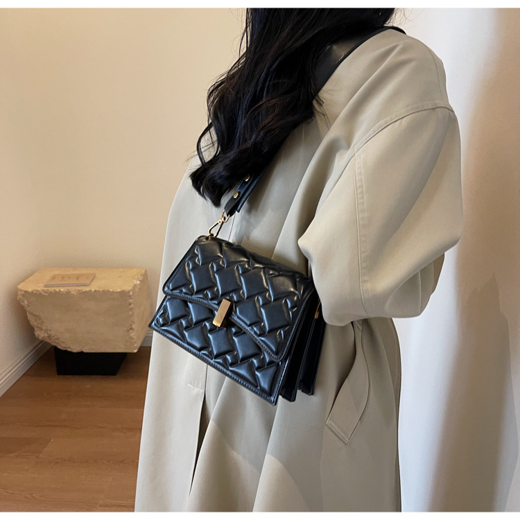 Borsa popolare e di nicchia 2023 Borsa da donna nuova Borsa a tracolla con diamanti autunno e inverno Borsa a spalla singola sotto le ascelle Borsa piccola quadrata_voghion.com