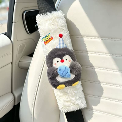 pad cartoon penguin plush anti-wear: Sürətlər qutusu və əl tormozu başlıqları - tq-penguin-holding-fish-white-fleece-shoulder-pads