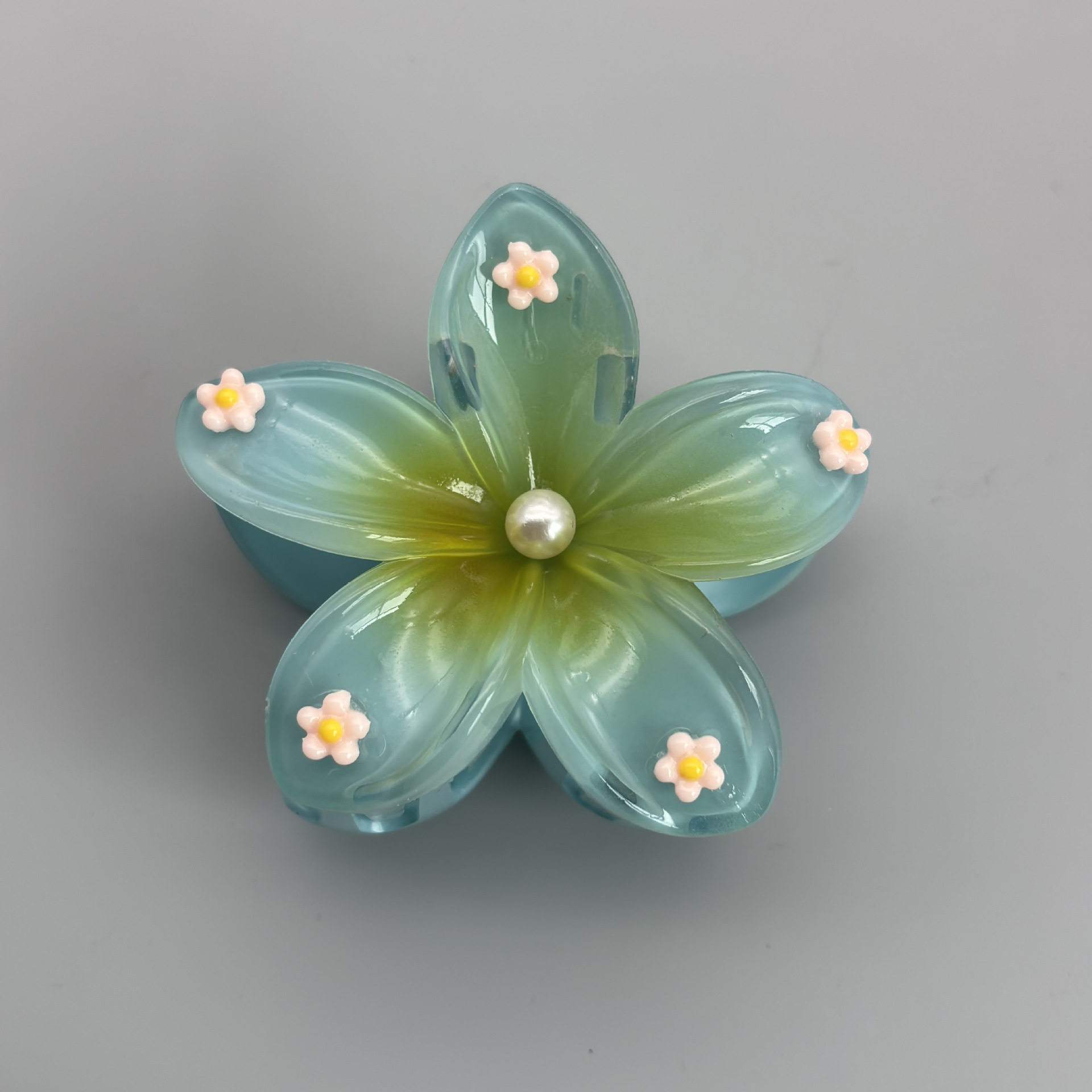 Pinza de pelo acrílica con flor de plumeria para mujer, accesorio de alta gama, pinza de tiburón, pinza de pelo cruzada para el verano.