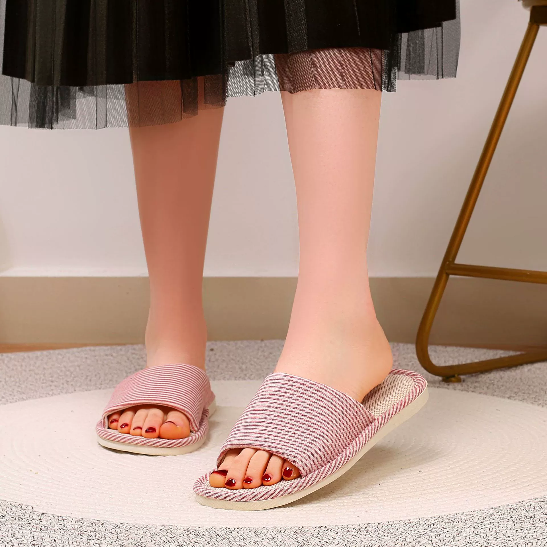 Льняные тапочки Мужские и женские весенне-летние домашние тапочки Four Seasons Хлопковые и льняные тапочки Бесшумные Дышащие Модные Тапочки для пар