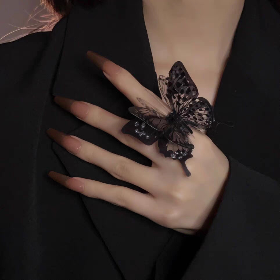 Three dimensional adjustable small design ring