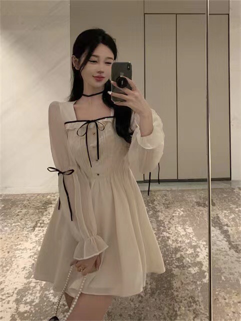 秋季设计感少女风长袖纯色连衣裙方领收腰显瘦小众初恋仙女a字裙|undefined