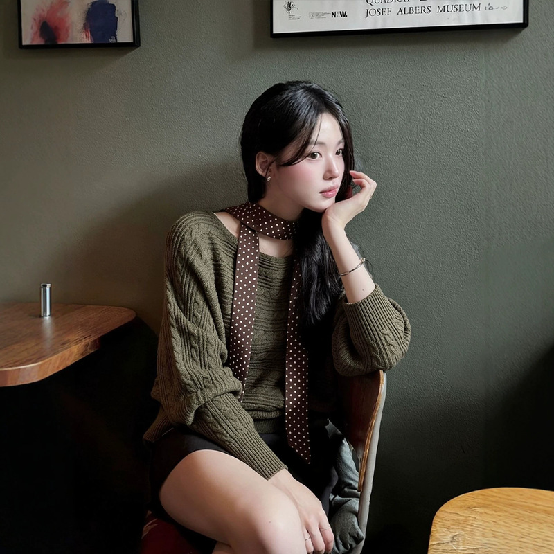 Umi Korean-style one-shoulder batwing sleeve knitted sweater with a textured pattern, featuring a polka-dot scarf, loose fit, and long sleeves Umi Korean-style one-shoulder batwing sleeve knitted sweater with a textured pattern, featuring a polka-dot scarf, loose fit, and long sleeves