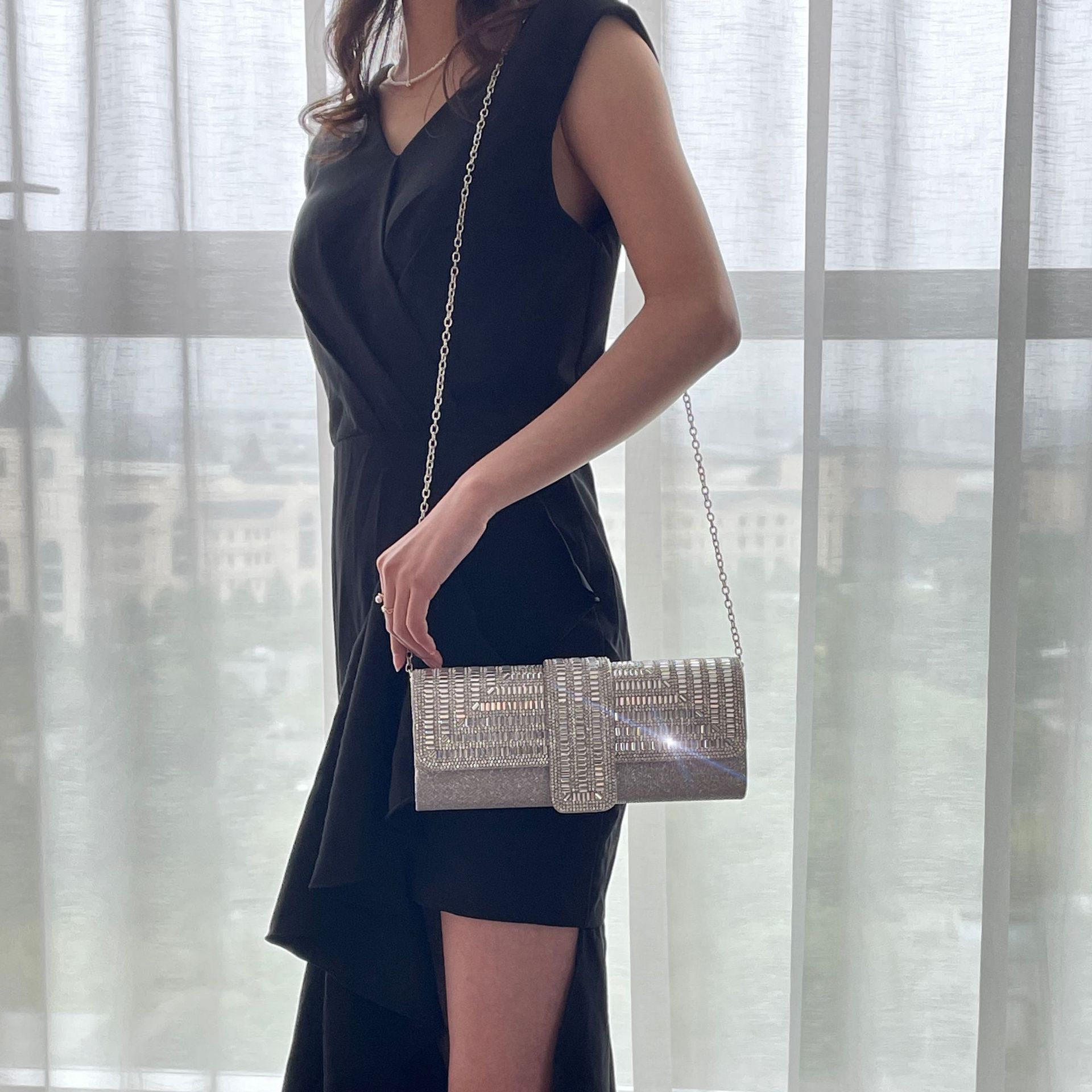 Bolsos de noche vintage transfronterizos cuidadosamente seleccionados para mujer, bolsos de hombro para dama, bolsos de noche de estilo europeo y americano, bolsos cruzados de mano a la moda para eventos nocturnos.