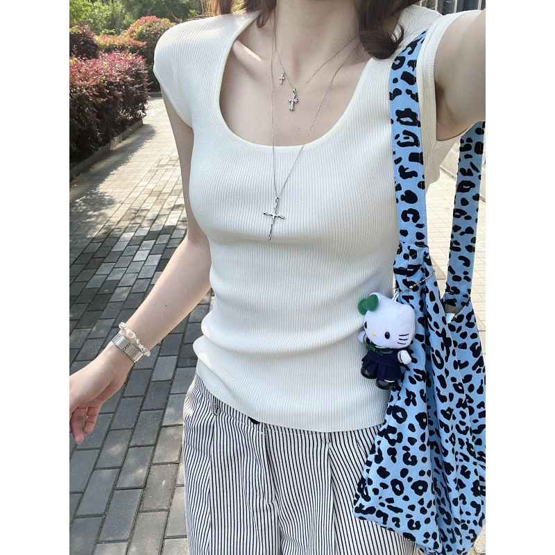 Женская футболка с квадратным вырезом во французском стиле, обычными плечами и короткими рукавами, новый летний маленький размер, короткий топ в корейском стиле, уменьшающий возраст, облегающий топ.