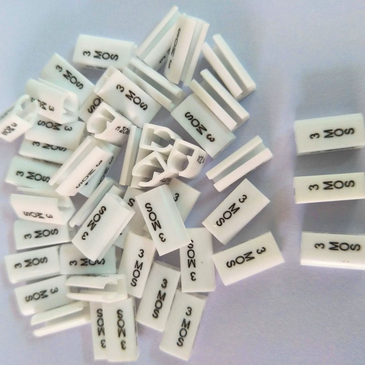 Фабричный прямой размер пряжки размер зажима размер зерна кольцо вешалка пластиковый маленький крючок трапециевидный Размер зажима размер кольца