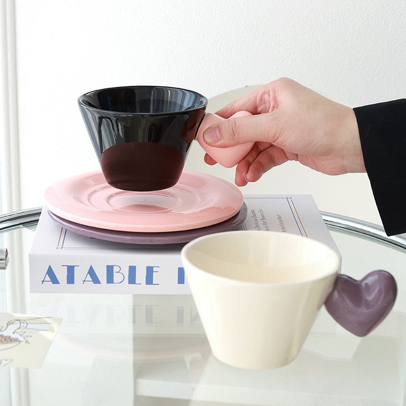 Tazas de café creativas en forma de corazón, plato de oficina en el hogar, tazas de cerámica de alto valor, regalo de cumpleaños para parejas