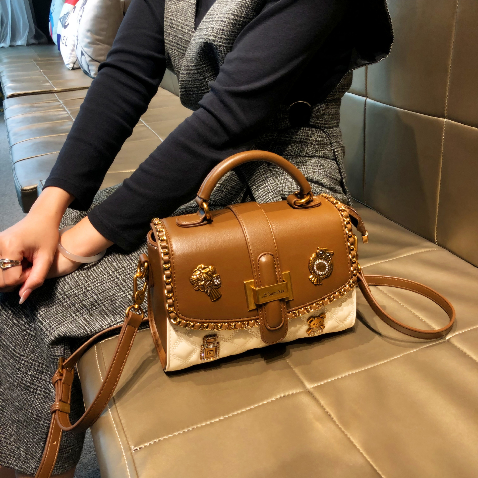 Túi đeo chéo nữ da thật satchel dáng vuông nhỏ gọn — Gấu Nhỏ/Bu Bu/Trắng, Gấu Nhỏ/Bu Bu/Đen