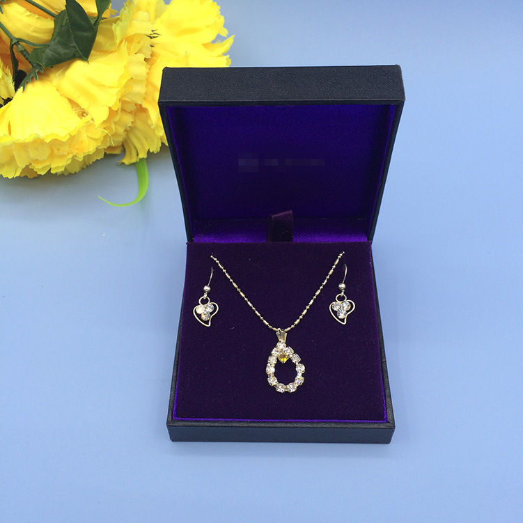 东莞厂家供应包装盒吊坠项链黑色首饰黄金婚礼饰品便携式戒指盒子