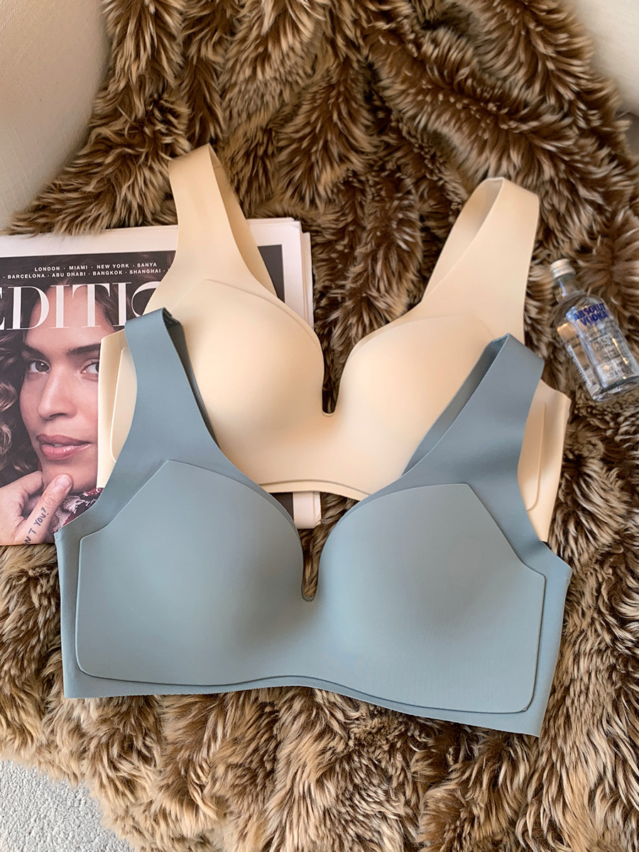 La ropa interior ajustable sin costuras delgada japonesa del pecho pequeño de las mujeres empuja hacia arriba la colección del pecho anti-flacidez sujetador cómodo inalámbrico