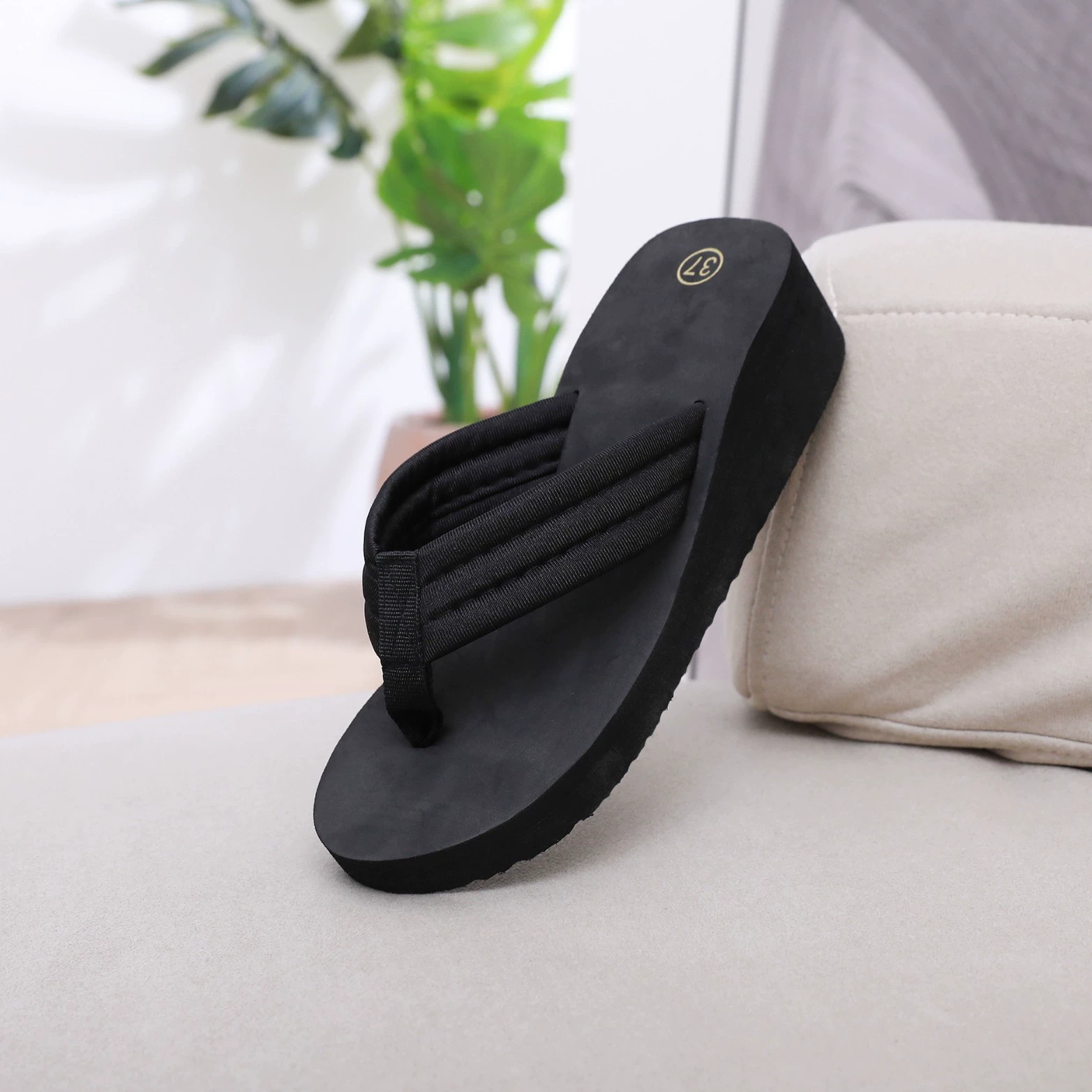 Новые популярные шлепанцы на толстой подошве, пляжная обувь, модные летние женские сандалии в корейском стиле с нескользящими тканевыми ремешками оптом