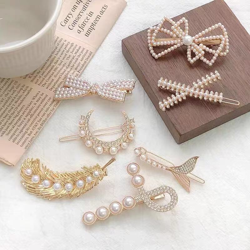 Fashion Leaf Moon Bow Knot Imitation Pearl Alloy Rhinestone Hair Clip 1 Piece display picture 1