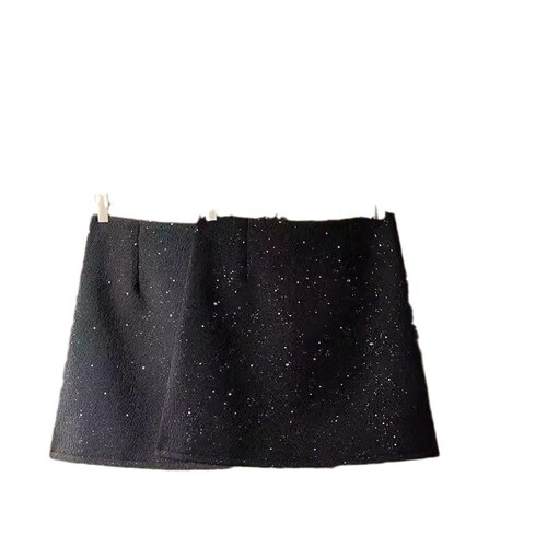 A sparkling A-line skirt for women, featuring intricate craftsmanship and sequins, perfect for winter. Ideal for petite figures, this versatile, fitted semi-slip skirt pairs well with various outfits.