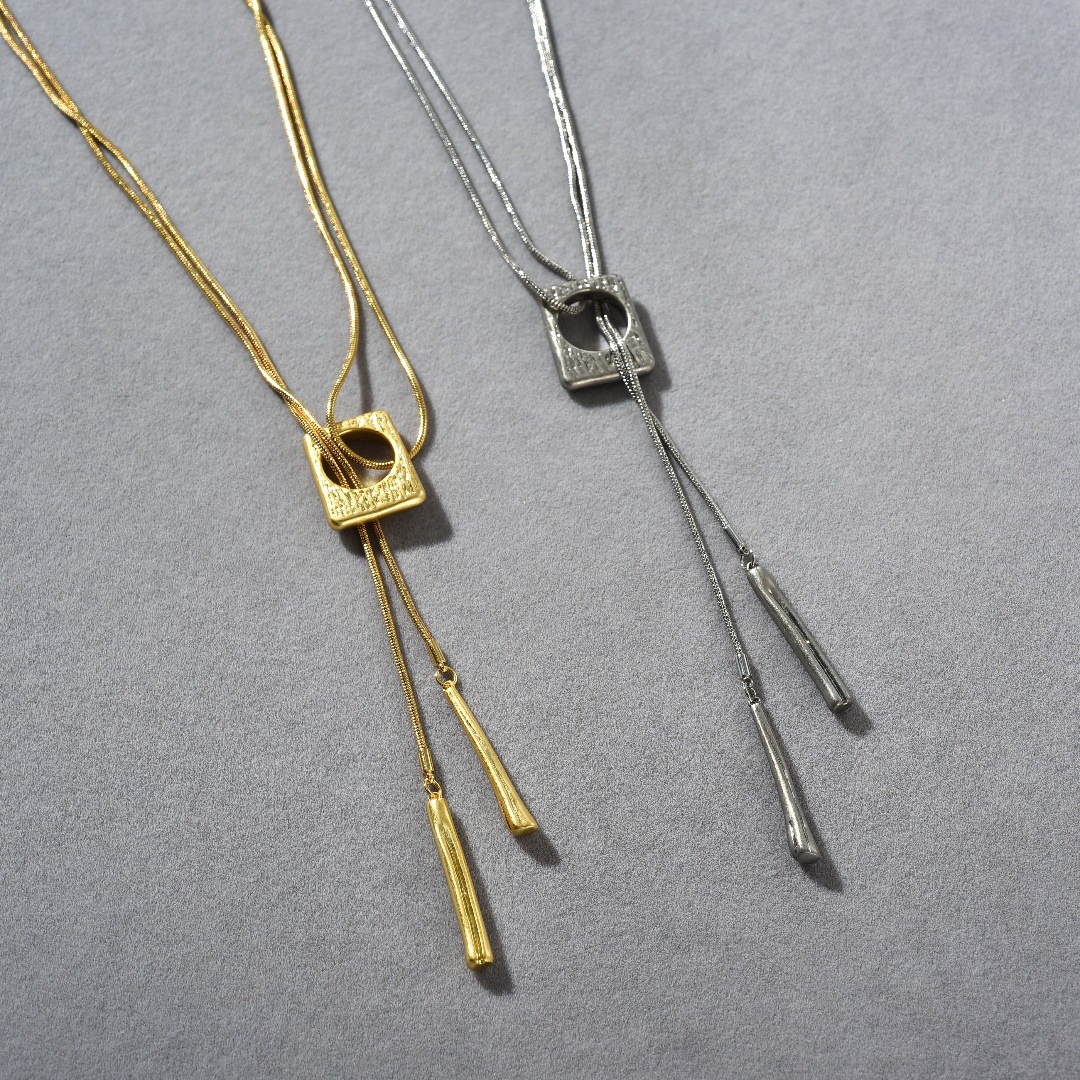 秋冬新款獨特氣質肌理吊墜可調節鎖扣毛衣鏈歐美小眾時尚簡約項鍊