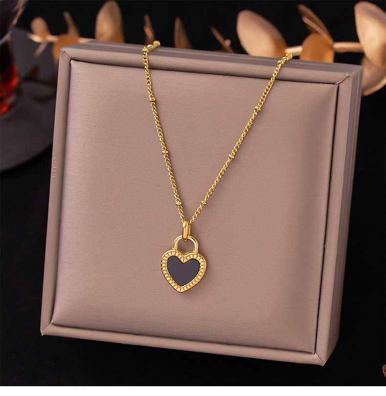 Elegant Heart Shape Butterfly Titanium Steel Plating Pendant Necklace display picture 3
