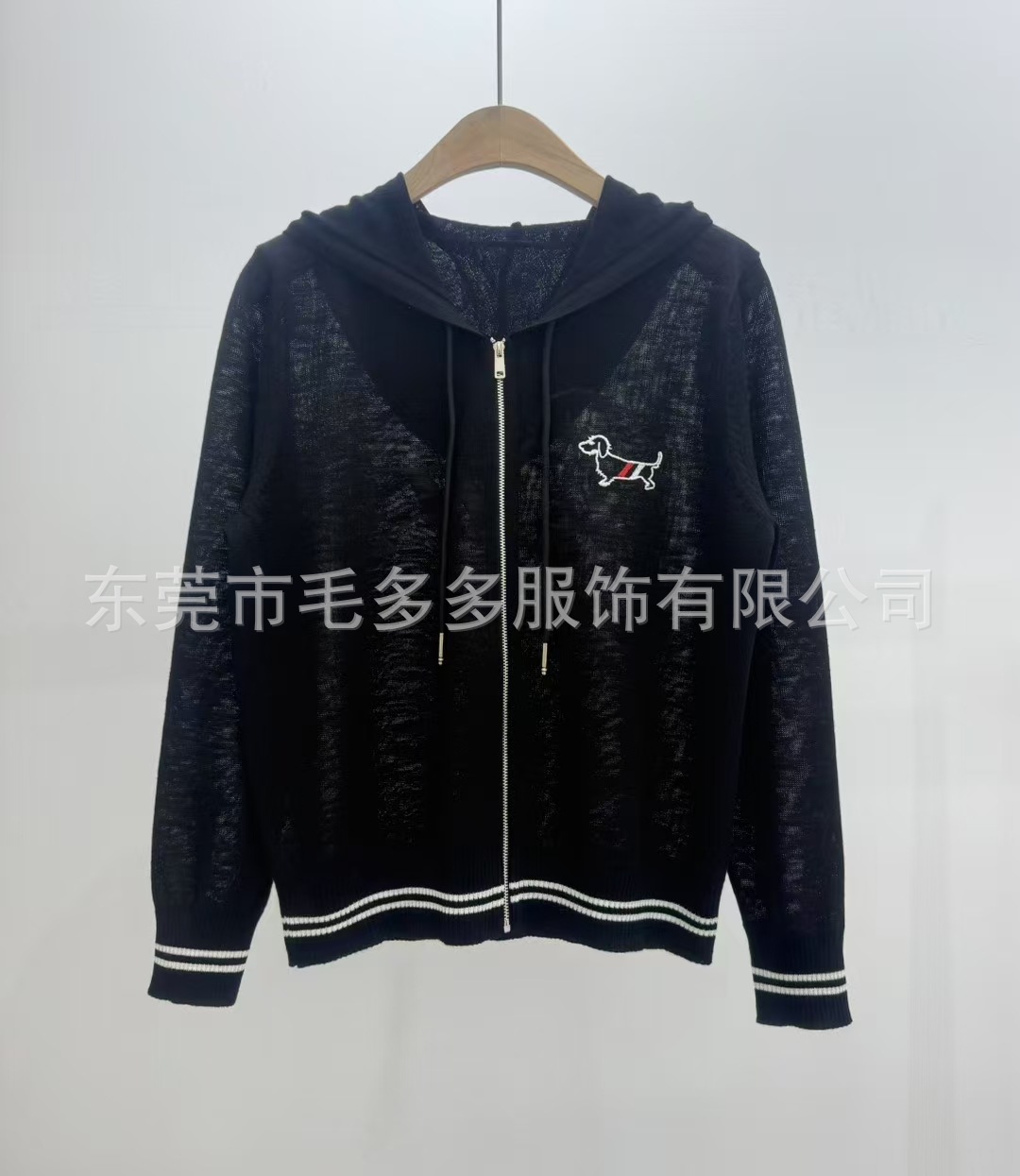 검은색