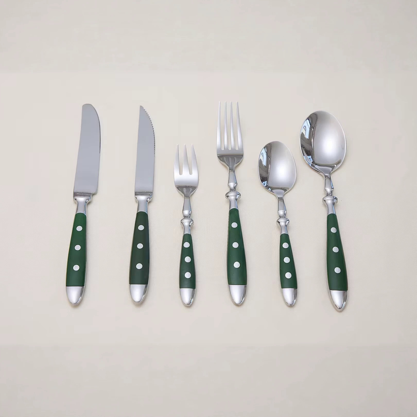 Transfronterizo Amazon 430 set de cubiertos de acero inoxidable hotel restaurante occidental cuchillo de filete retro tenedor cucharas set de tres piezas