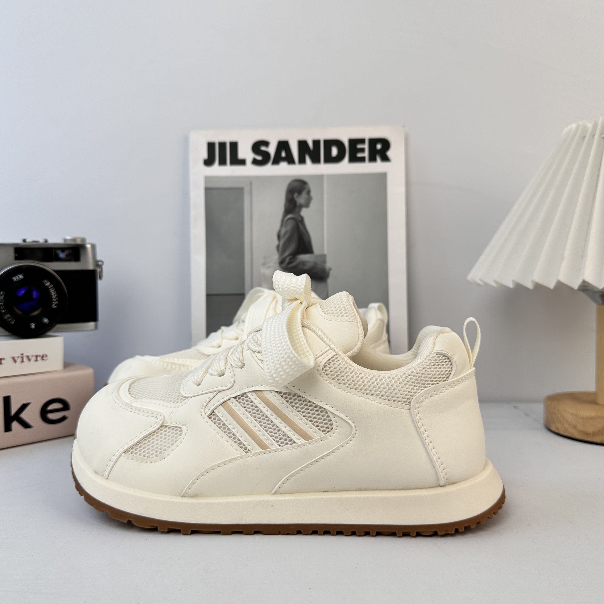 YuanWa simple y versátil zapatos blancos para mujeres 2025 nuevos zapatos casuales de estudiantes zapatos deportivos chic versátiles