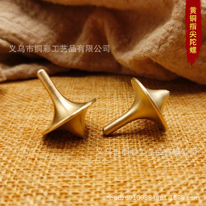 黄銅の鋼の玉の指先のこまは夢の空間を盗みます。|undefined