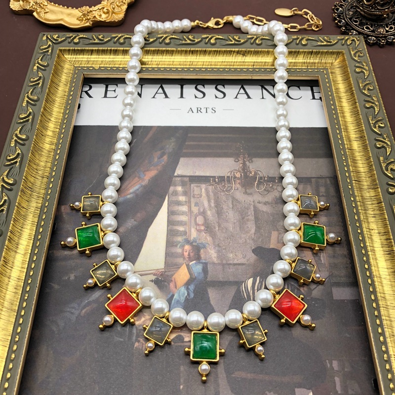 Daily Occasion Alloy Material Square Pattern 1 Piece Retro Square Alloy Inlay Rhinestones Women's Necklace