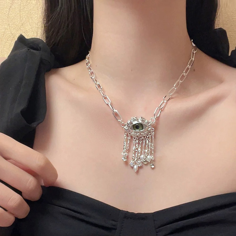 Funkelnder Ring für Damen, mit romantischem Flair gefertigt. Elegant und komfortabel, entworfen, um Ihren Charme zu unterstreichen. Ein dezentes und dennoch atemberaubendes Schmuckstück für Verabredungen._voghion.com