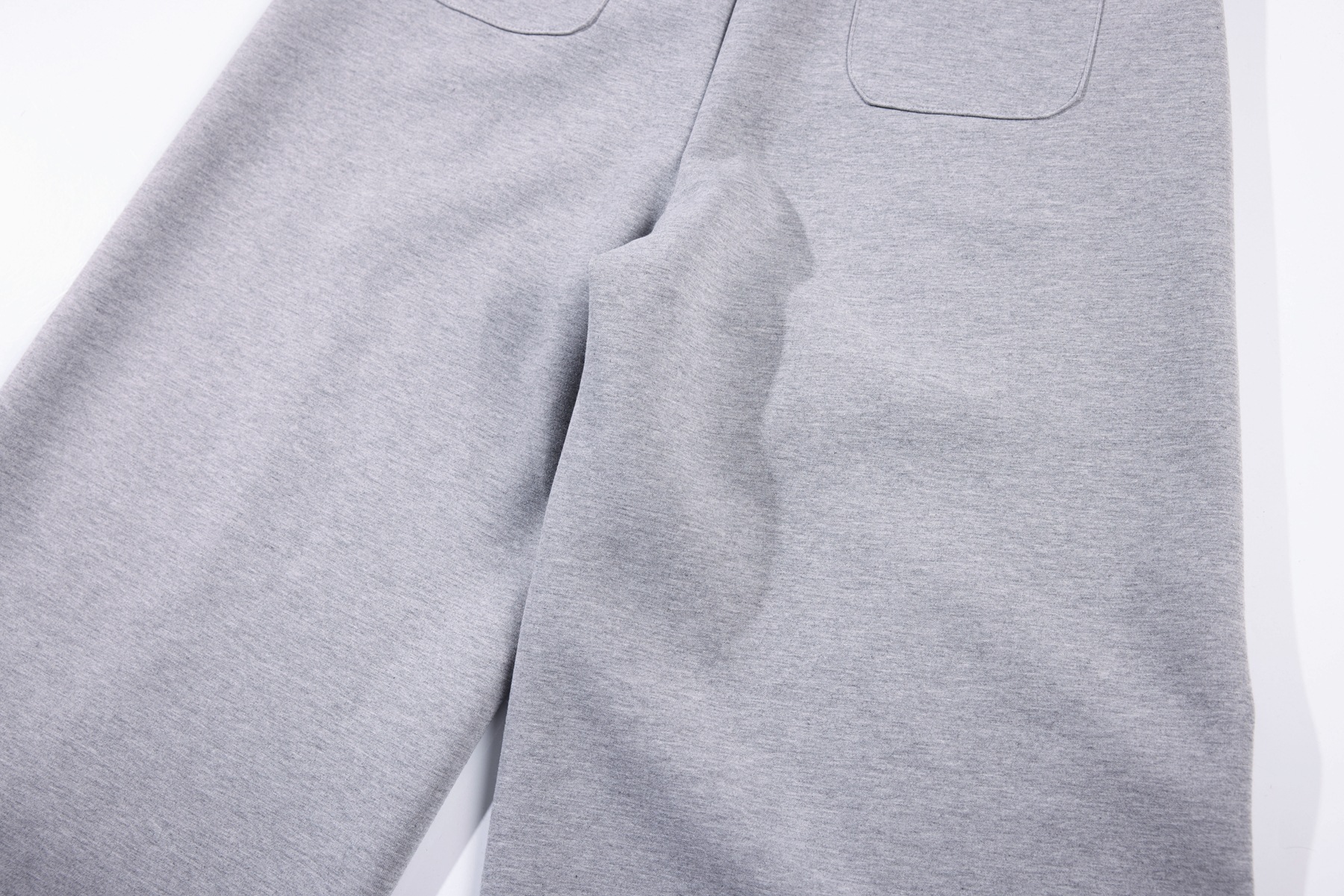 Joggers unisexes déstructurés – Pantalon de survêtement streetwear oversize avec ourlet biseauté et technologie anti-froissage (24 % coton, gris, S-XL)_voghion.com