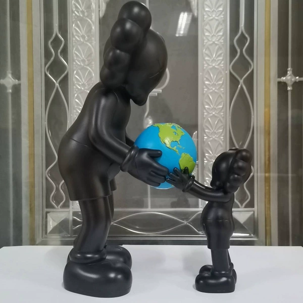 THE PROMISE Hug the Earth 35cm-Black Box