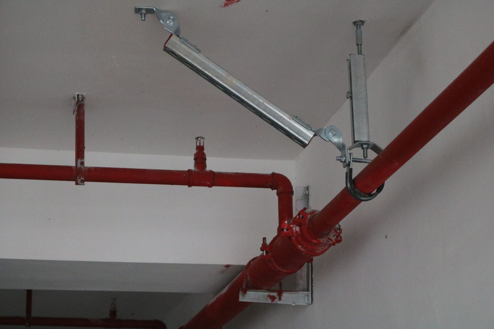 麦臣消防建筑抗震支架双管桥架抗震支架广东厂家批发