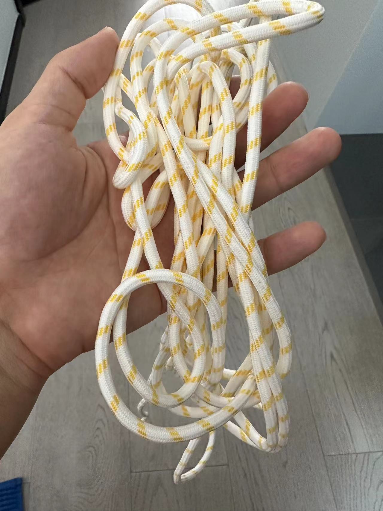 Cordones redondos de 5 mm para zapatos de papá, botas de senderismo, botas estilo Martin, con rayas diagonales en negro, blanco y amarillo.