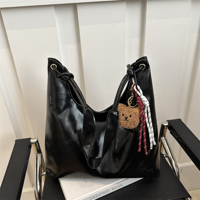 Bolso de hombro de gran capacidad de cuero blando de invierno 2024 nuevo estilo versátil bolso de brazo bolso de moda bolso especial para mujeres