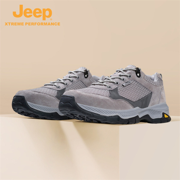Lightweight casual footwear for leisure