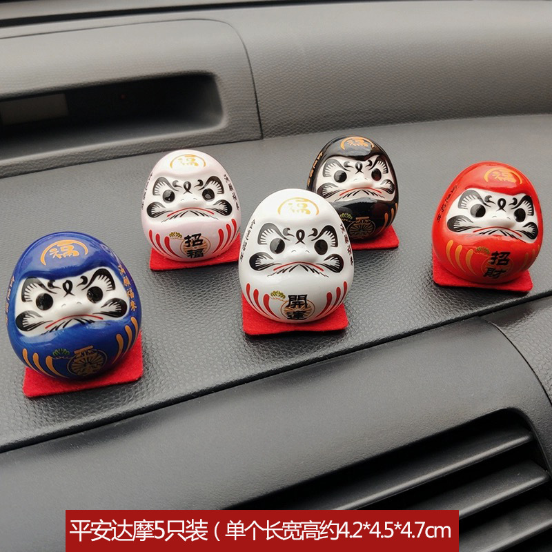 Fábrica directa de cerámica decoración del coche japonés Damo huevo decoración interior del coche pequeño tamaño mini lindo gato de la suerte