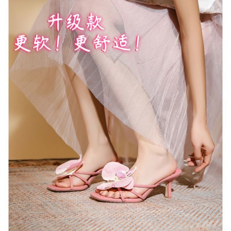 Sandalias de tacón alto con diseño floral, estilo europeo y americano, novedad 2025, para mujer, ideales para la playa y actividades al aire libre en verano.