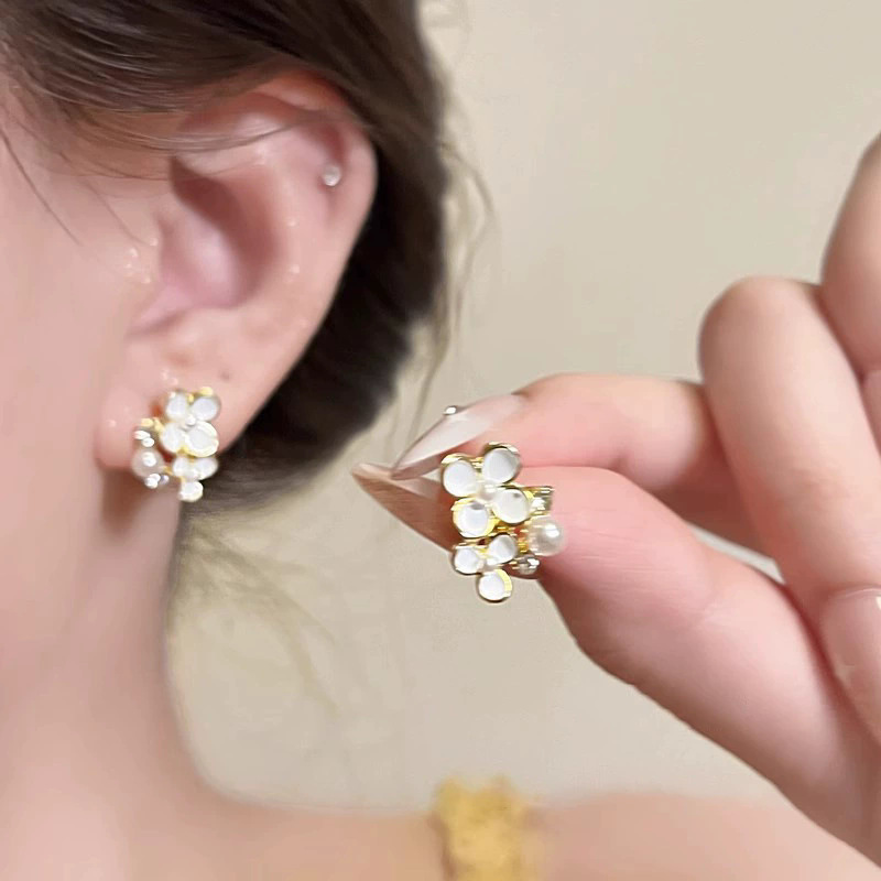 2026 viento falso sensación de atmósfera super inmortal pendientes de flores de malla temperamento suave de chiffon para mujeres pendientes