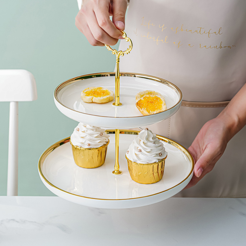 Luz de lujo de cerámica de tres capas Placa de pastel de frutas mesa de café del hogar bandeja de postre de dulces mesa de postre de cumpleaños de la boda creativa