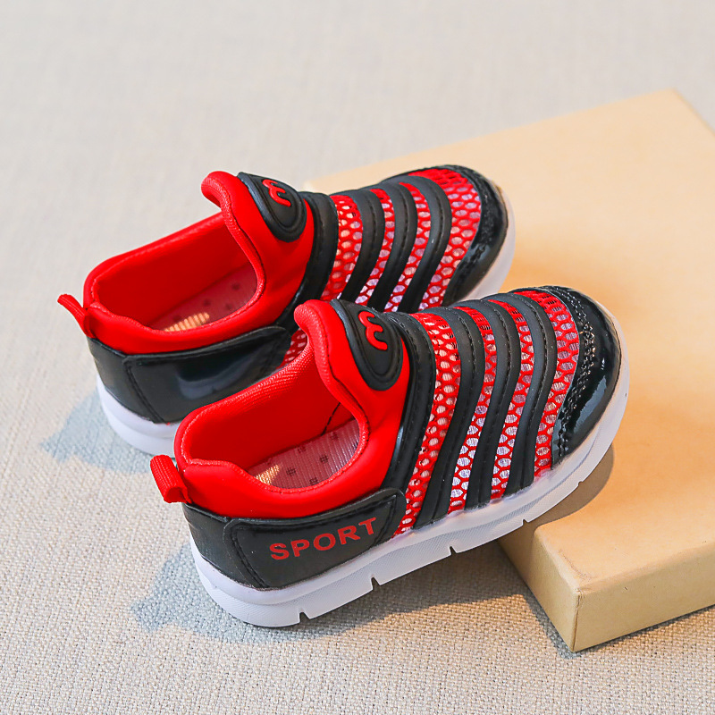 Una pieza de entrega 2025 verano bebé oruga zapatos para niños de 1 a 6 años transpirables de malla simple zapatos para niños pequeños comercio exterior