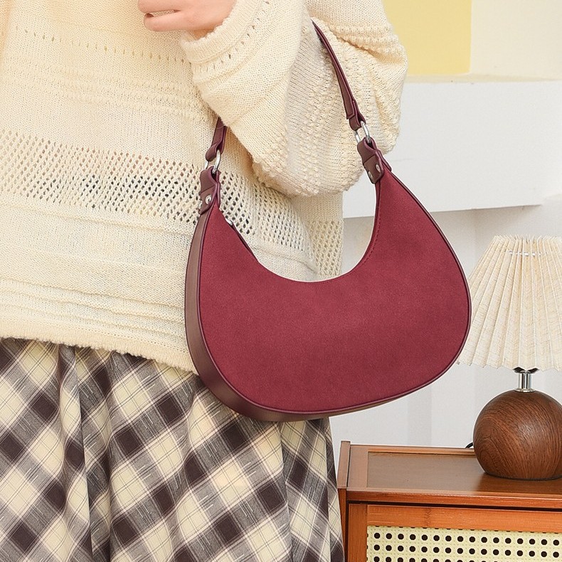 Korean and European style women's shoulder bag, fashionable, simple, casual, trendy, 2026 autumn and winter, exclusive cross-border, suede color scheme