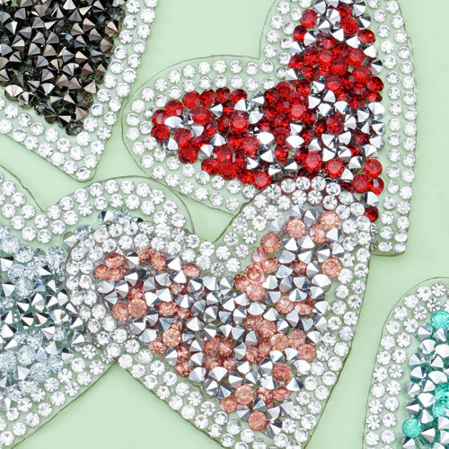 Hot melt adhesive decorative net, love diamond, hot diamond, creative patch, clothing bag patch, mobile phone case hot picture, direct supply from the manufacturer