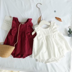 赤ちゃんの女の赤ちゃんの韓版はおならの服を包んで、新生児の袖なしのハスの葉の襟の百日の王女の連体は服を登ります。