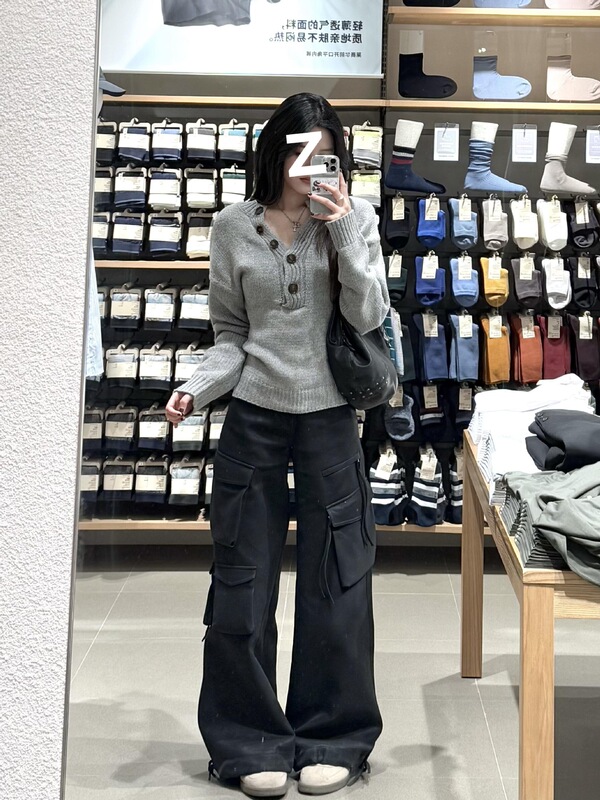 韩系早秋穿搭灰色v领毛衣针织衫女2025新款chic别致上衣女秋季|undefined