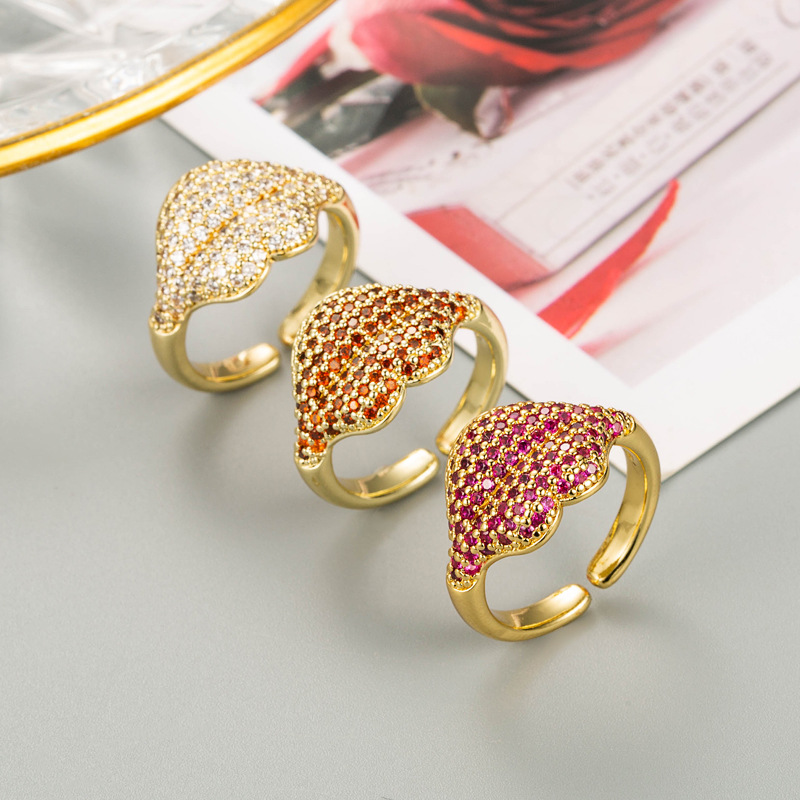 Fashion Copper Gold-plated Micro-inlaid Zircon Lip Opening Couple Ring display picture 2