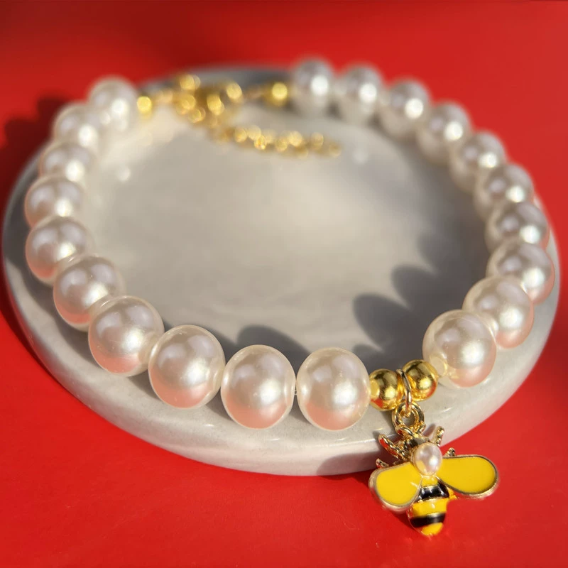 Заводская оптовая продажа питомца ошейник весенний прилив новый продукт подсветки имитация жемчуга бабочки ожерелье домашнее животное кошка собака подвеска