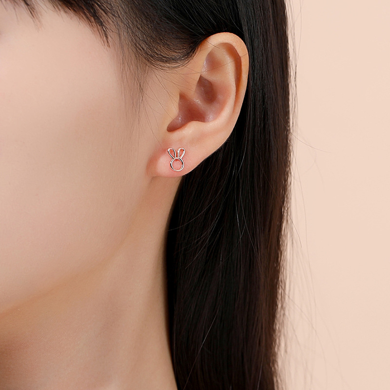 Pendientes de plata 925 conejito simple nicho pendientes de plata simple de alto grado del hueso del oído del perno prisionero lindo 925 pendientes al por mayor