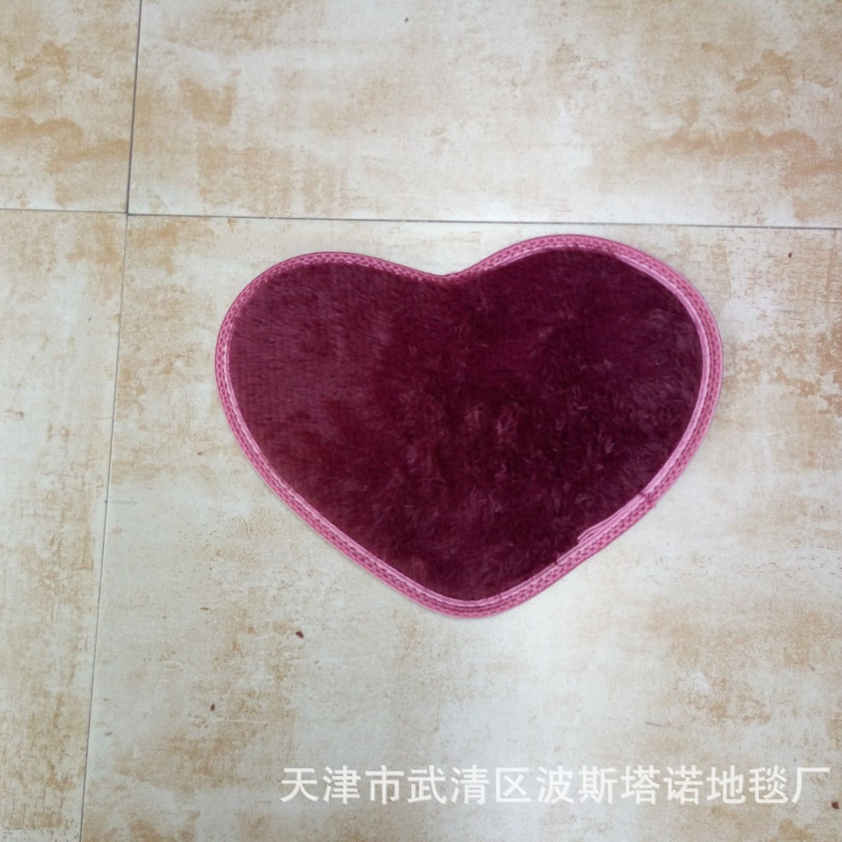 Fábrica al por mayor lavable lana de seda en forma de corazón alfombra de lana corta alfombra de piso adecuado para estera de pie silla Mat estudio dormitorio