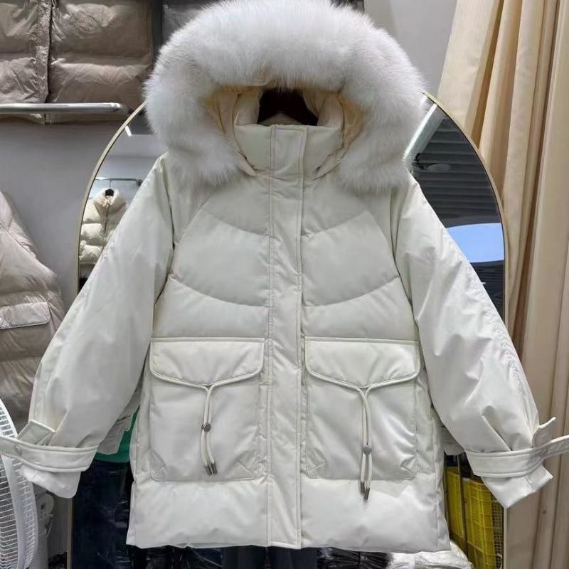 미색의 세련된 인조 모피 칼라